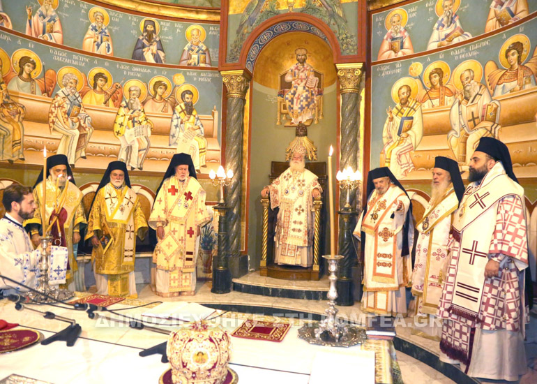kato-apo-ti-skia-tou-timiou-stavroy-i-aleksandreia-enonei-foto