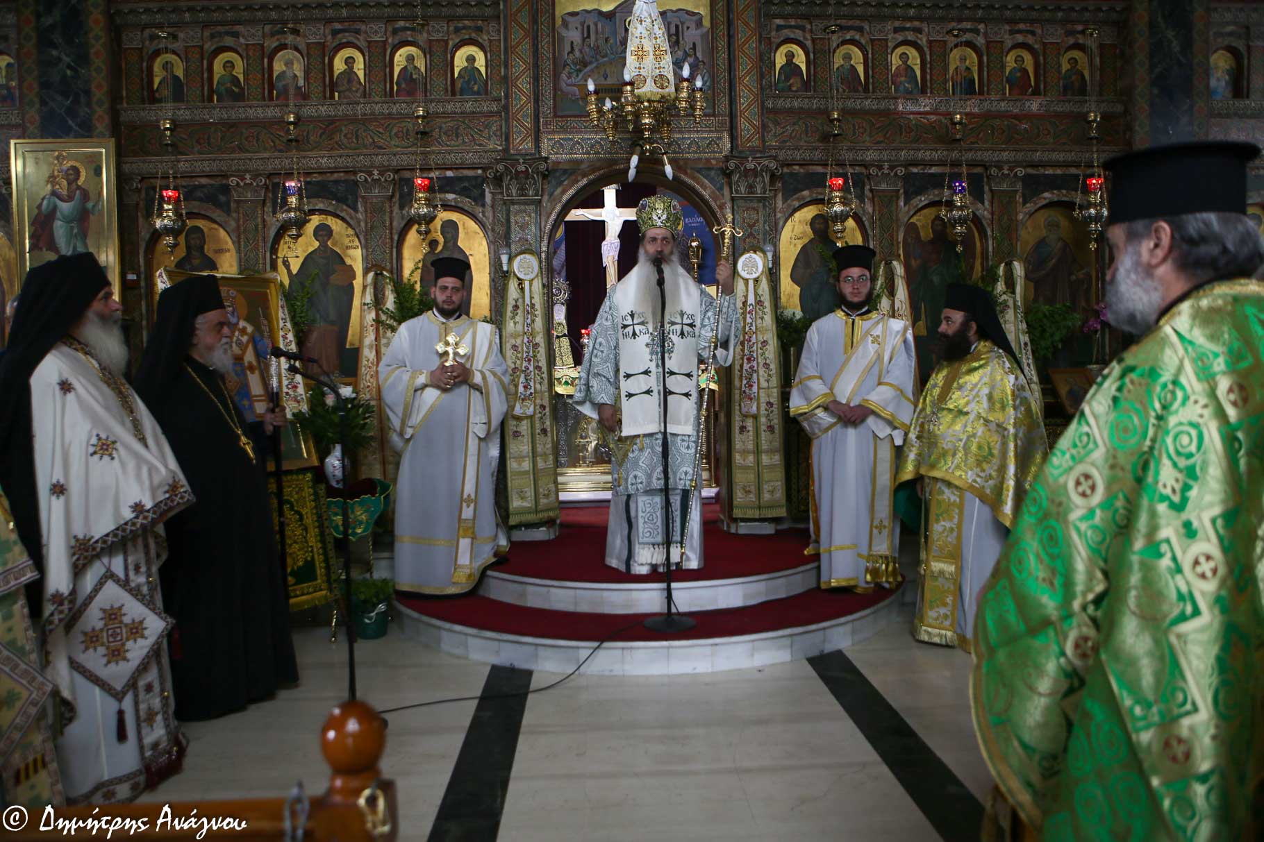 fthiotidos-o-xristos-mas-kalei-na-agapisoume-ton-stavro-mas